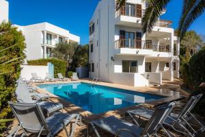 Basen w obiekcie Apartamento Aquamarina 6 lub w pobliżu