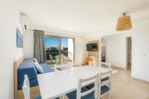 Telewizja i/lub zestaw kina domowego w obiekcie Apartamento Aquamarina 6