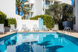 Basen w obiekcie Apartamento Aquamarina 6 lub w pobliżu