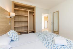 Imagen de la galería de Apartamento Aquamarina 8, en Cala Ferrera 16 fotos más