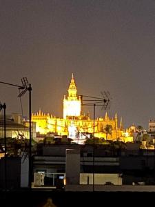 Fotografie z fotogalerie ubytování Apartamento duplex en el centro de Triana sevilla v destinaci Seville