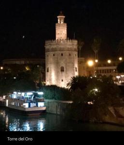 Fotografie z fotogalerie ubytování Apartamento duplex en el centro de Triana sevilla v destinaci Seville