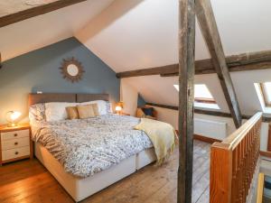 a bedroom with a bed in a attic at 37 Market Street in Bideford