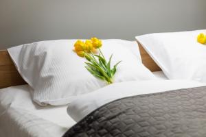 Posteľ alebo postele v izbe v ubytovaní Apartment Rybacka with Parking&Balcony by Noclegi Renters