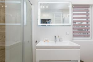 Kúpeľňa v ubytovaní Apartment Rybacka with Parking&Balcony by Noclegi Renters