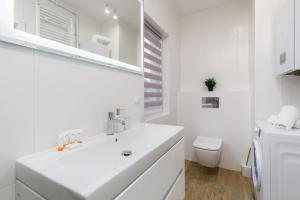 Kúpeľňa v ubytovaní Apartment Rybacka with Parking&Balcony by Noclegi Renters + 22 fotografií
