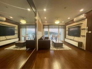 A seating area at (Best Seller) Very nice 3 bedroom apartment in Ha Long