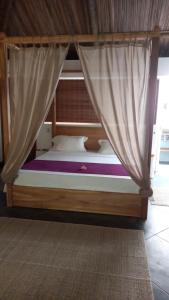 Rúm í herbergi á Brahmanhut - Eco Hut experience in harmony with nature, wellbeing and spirit