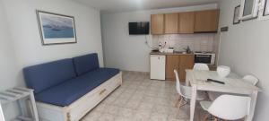 Kuchyň nebo kuchyňský kout v ubytování Vasilis Apartments