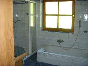 Koupelna v ubytování Ferienwohnung Obernauer + 6 fotografií