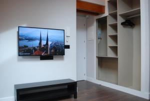 TV a/nebo společenská místnost v ubytování Altar Suites Caño Badillo by gaiarooms