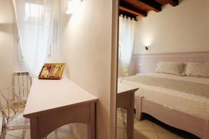 A bed or beds in a room at Ca' de l'Anzolo