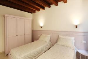 A bed or beds in a room at Ca' de l'Anzolo