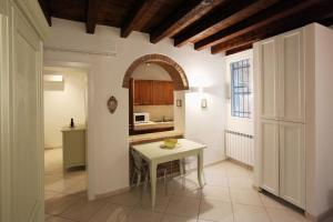 A kitchen or kitchenette at Ca' de l'Anzolo