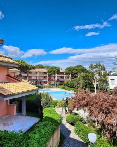 a view of a resort with a swimming pool at Il Poggiolo di Levante - Piscina e Ombrellone spiaggia prima fila incluso in Marcelli