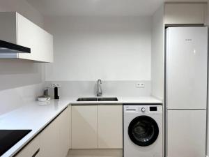 Kuchyňa alebo kuchynka v ubytovaní Apartamento nuevo céntrico frente al mar en Palamós
