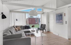 Posezení v ubytování Amazing Home In Frederikshavn With Wifi