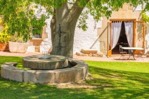 Vonkajšia záhrada v ubytovaní Masia 1612 Muy cerca de las playas Costa Brava