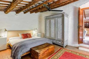 Posteľ alebo postele v izbe v ubytovaní Masia 1612 Muy cerca de las playas Costa Brava