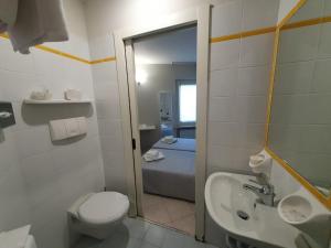 Koupelna v ubytování Hotel Cumilì + 37 fotografií