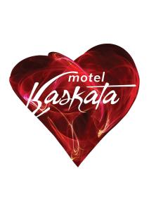 un corazón rojo con las palabras motel lakota en Motel Kaskata en Santa Cruz do Sul