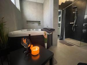 Uma casa de banho em TEPIĆ Garni Hotel