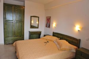 A bed or beds in a room at Pansion Evi