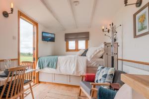 Posezení v ubytování Outbak Shepherds Hut
