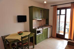 A kitchen or kitchenette at Pansion Evi