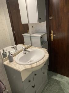 Koupelna v ubytování Apartamento Tres Soles Solo Familias + 19 fotografií