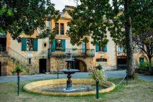 a water fountain in front of a building at Camping RCN Le Moulin de la Pique in Belvès