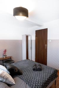 Postel nebo postele na pokoji v ubytování ClickTheFlat Piękna Center Apart Rooms