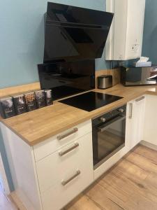 Kuchnia lub aneks kuchenny w obiekcie LE GALET BLANC cosy T2 en centre ville du Havre