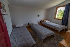 a bedroom with two beds and a window at gite bioclimatique écologique in Sigonce