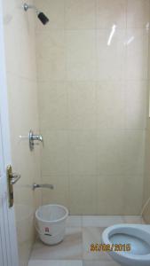 Empire Hotel - Grant Road tesisinde bir banyo