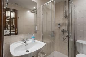 a bathroom with a sink and a shower at GuestReady - Office Residence 6 in Porto