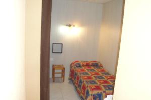 Postel nebo postele na pokoji v ubytování Hostal Cristina
