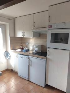 Kuchnia lub aneks kuchenny w obiekcie In the hart of old Cannes - Place du Suquet - 2 Min Walking distance from Palais de Festivals and Beaches