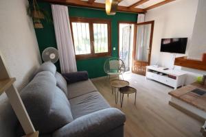 Μια τηλεόραση ή/και κέντρο ψυχαγωγίας στο Bungalow California en Els Poblets