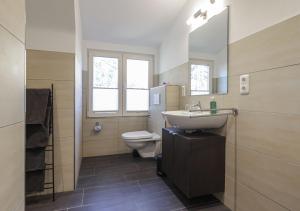 Koupelna v ubytování Residenz Kirchberg + 37 fotografií
