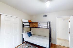 Giường trong phòng chung tại Lizard Rock +37 ảnh