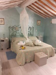 a bedroom with a bed with a canopy and two sinks at Splendido rustico shabby in Capannori