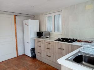 Majoituspaikan Piano Loft Turismo Rural Costa Brava-Vilanova de la Muga keittiö tai keittotila