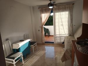 Posteľ alebo postele v izbe v ubytovaní 2 Paradise of Benalmádena Residencial Los Patos II a 300 metros de la playa y supermercados, wifi gratis, vistas a la montaña