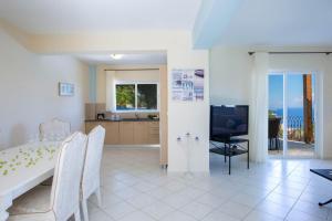 Η κουζίνα ή μικρή κουζίνα στο Villa Eione