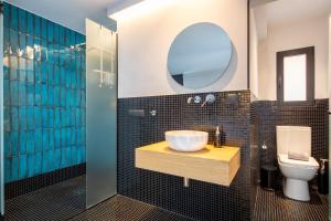 Ein Badezimmer in der Unterkunft PAREA Athens