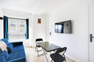 TV a/nebo společenská místnost v ubytování Magnifique 4 personnes Paris 18ème
