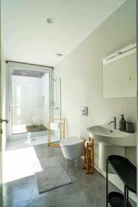 a white bathroom with a sink and a toilet at Acushla Golden House Douro in Lodões