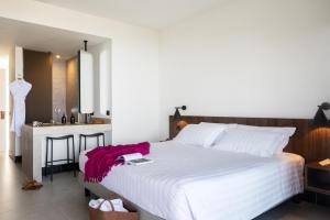 A bed or beds in a room at Armacera Resort