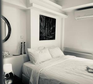 Posteľ alebo postele v izbe v ubytovaní Elenis Athens Apartment